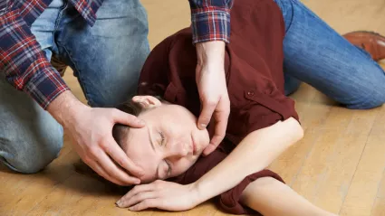 Как взрослые, родители могут помочь свои детям, страдающим эпилепсией?